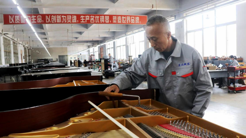走进东北钢琴厂——看“老字号”焕发“新生机”